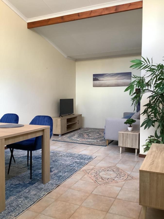 Impala Suite -Entire Unit- 2 Bedroom With 1 Ensuite Bathroom 레이디스미스 외부 사진