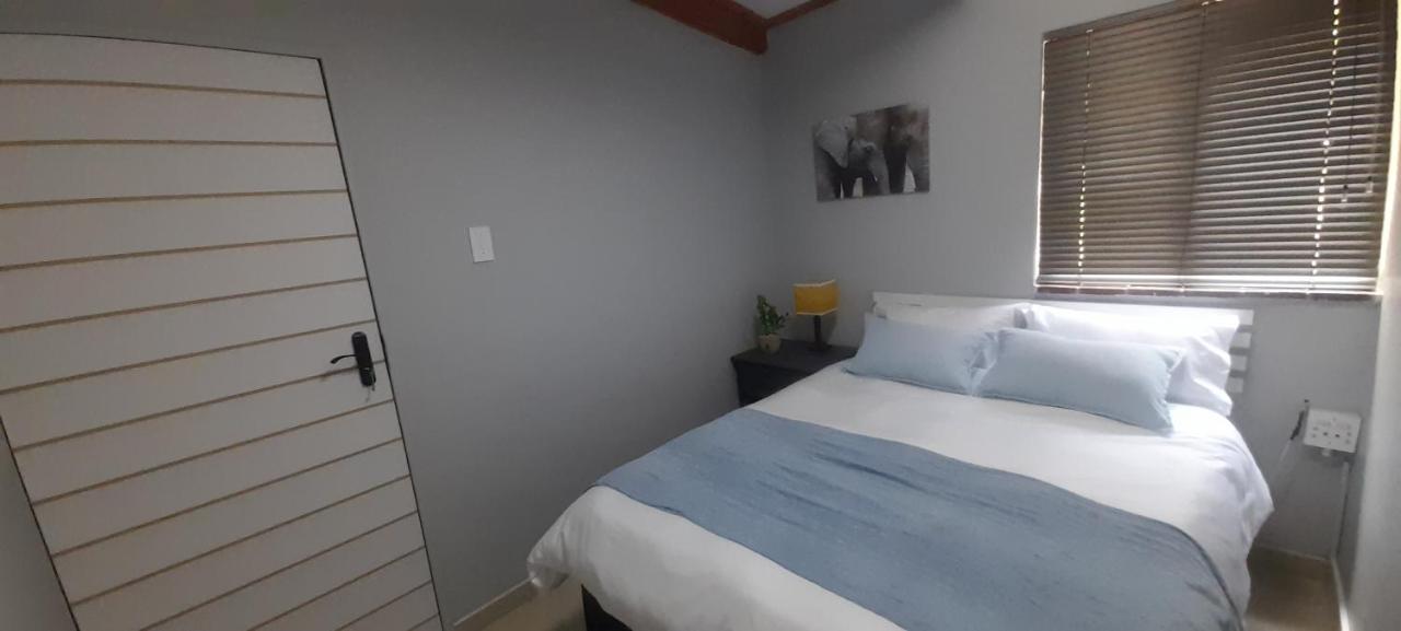 Impala Suite -Entire Unit- 2 Bedroom With 1 Ensuite Bathroom 레이디스미스 외부 사진
